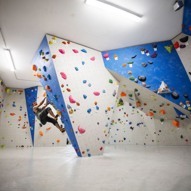 Boulderwand in der Kletterhalle Willingen