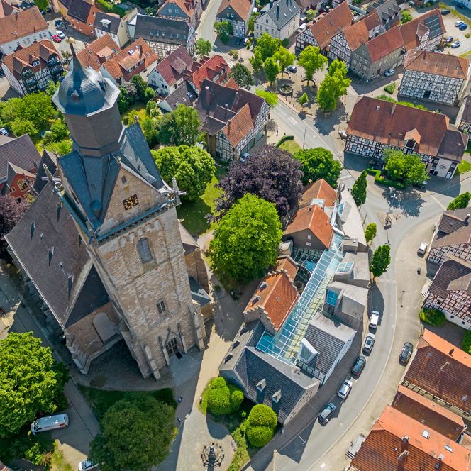 Altstadt in Korbach mit Kilianskirche und Stadtmuseum von oben