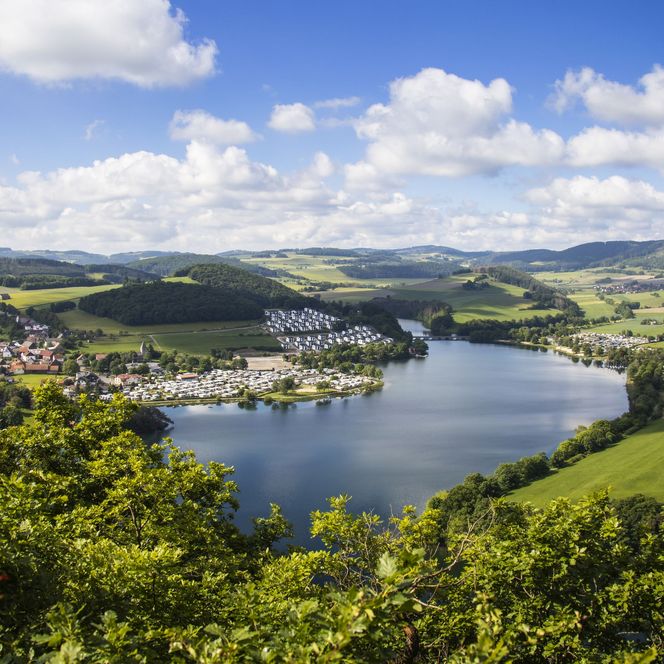 Blick auf Heringhausen und den Diemelsee