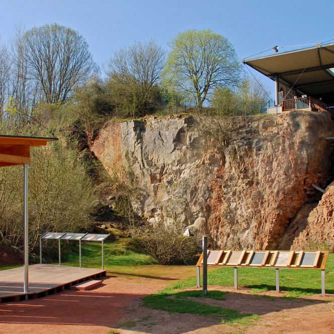 Korbacher Spalte, zweitaelteste Fossilspalte der Welt